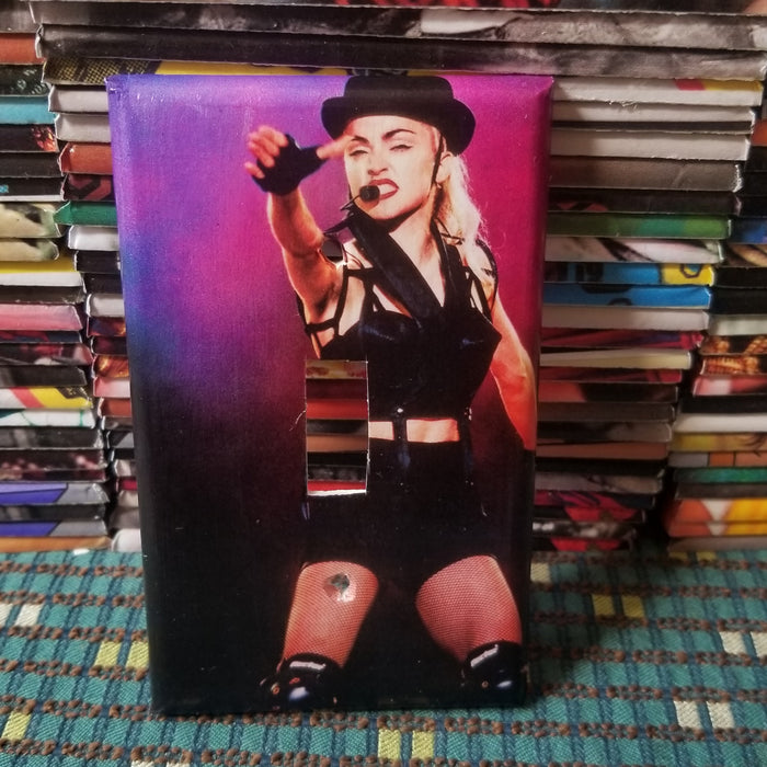 Madge LIGHT SWITCH PLATE