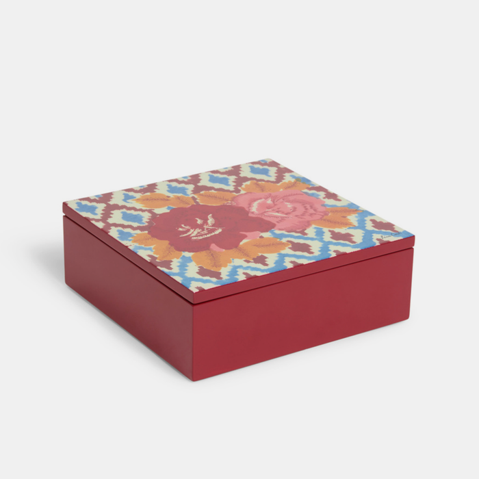 Medium Box in Hima Big Flower Maroon Pervinch